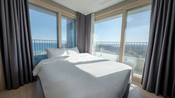 Grand Ocean Suite | Premium bedding, down duvets, pillow-top beds, free WiFi
