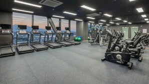 A gym with treadmills, stationary bikes, and weight machines. - Hotel the Blue Terra (Sokcho)