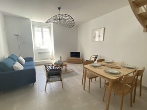 TV - Charming Duplex in Port-Louis, Near Beaches & Village, 2BR, Sleeps 4 (Port-Louis)