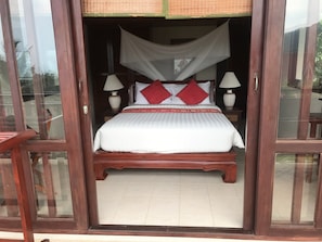 2 bedrooms, desk, travel crib, free WiFi