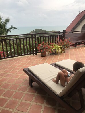 Terrace/patio - 180° Sea, Sunset, Jungle View Luxury Villa (Koh Lanta)