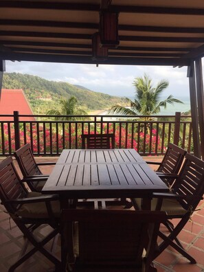 Outdoor dining - 180° Sea, Sunset, Jungle View Luxury Villa (Koh Lanta)