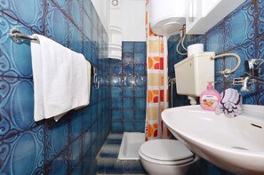 Apartment, 1 Queen Bed with Sofa bed | Bathroom