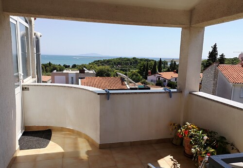 Captivating 4-bed Apartment in Premantura