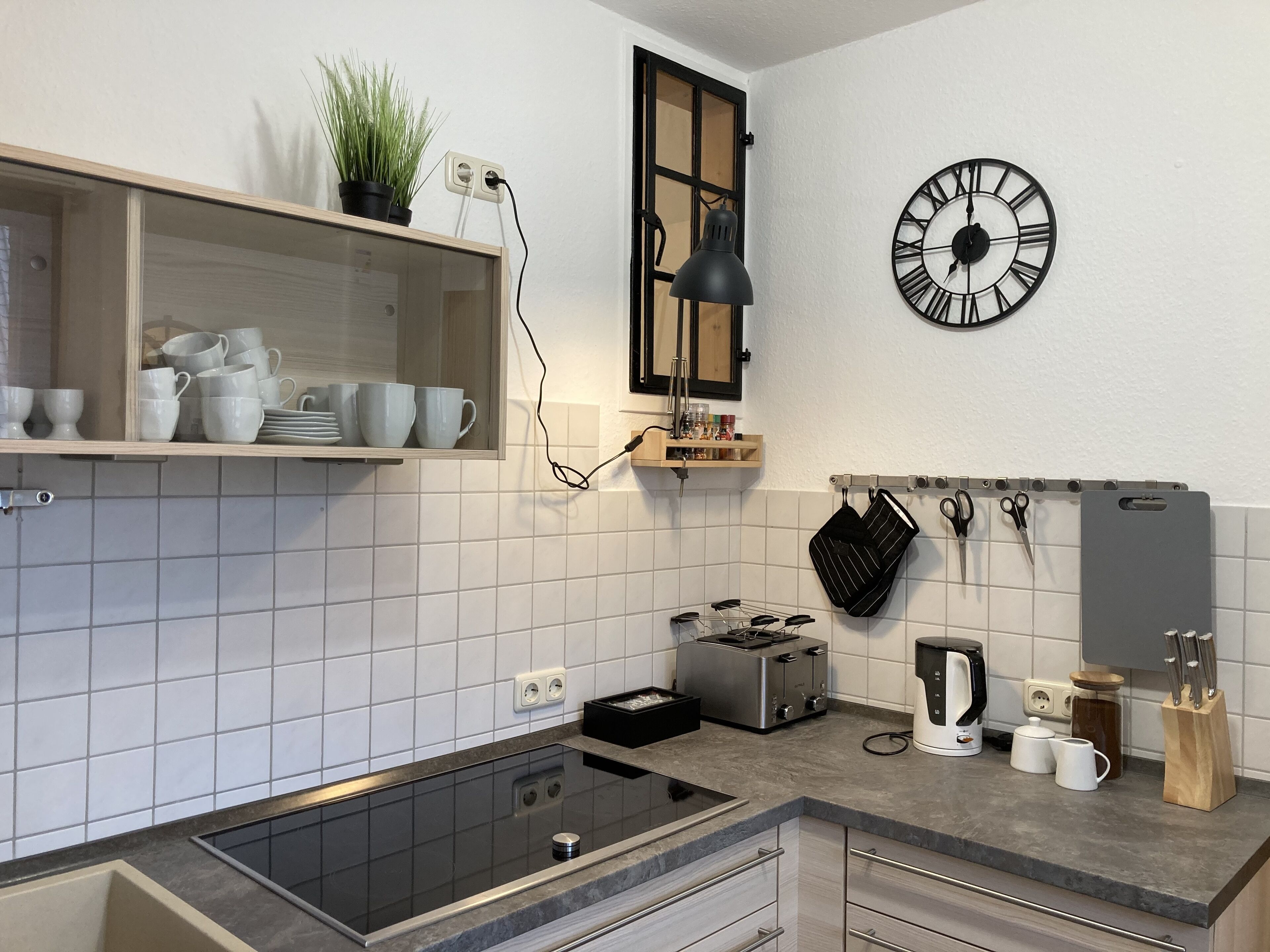 Fridge, stovetop, dishwasher, toaster