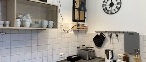 Fridge, stovetop, dishwasher, toaster