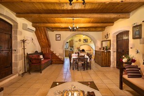 Tavanomainen huvila | Oleskelualue