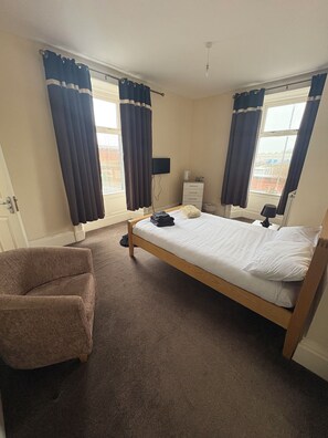 Standard Double Room | Free WiFi, bed sheets - The Harbour Inn (Barrow-in-Furness)