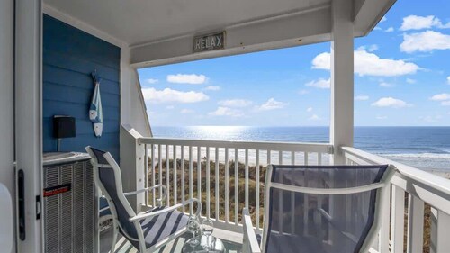 Warm Oceanfront 2BR,King Pool,P4