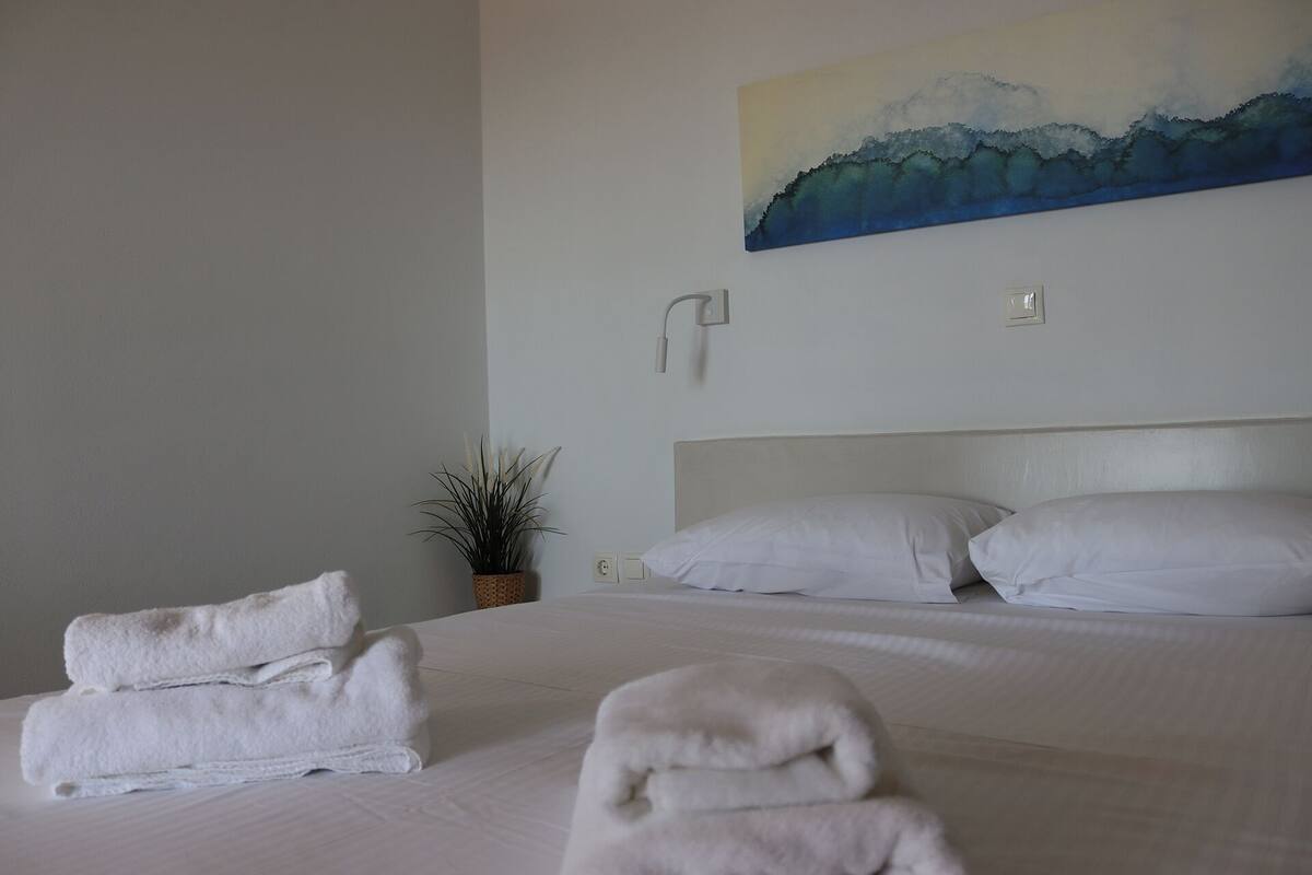 Blackout drapes, soundproofing, iron/ironing board, WiFi (free)