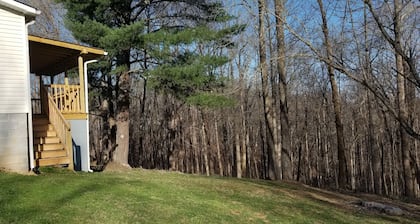 3bdrm 2bth country setting close to Nashville and popular attractions pets ok