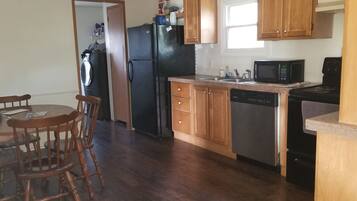 雪櫃、微波爐、焗爐、爐具