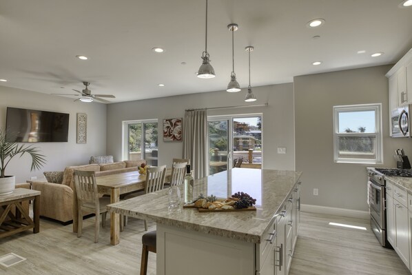 Interior - Casa Alina: 3 bedroom home steps from beach and golf course (Avila Beach)