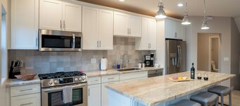 Casa Alina: a modern 7 bedroom wine to waves