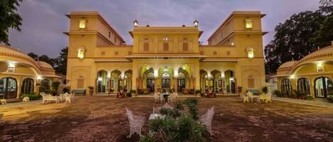 Façana frontal de l'allotjament