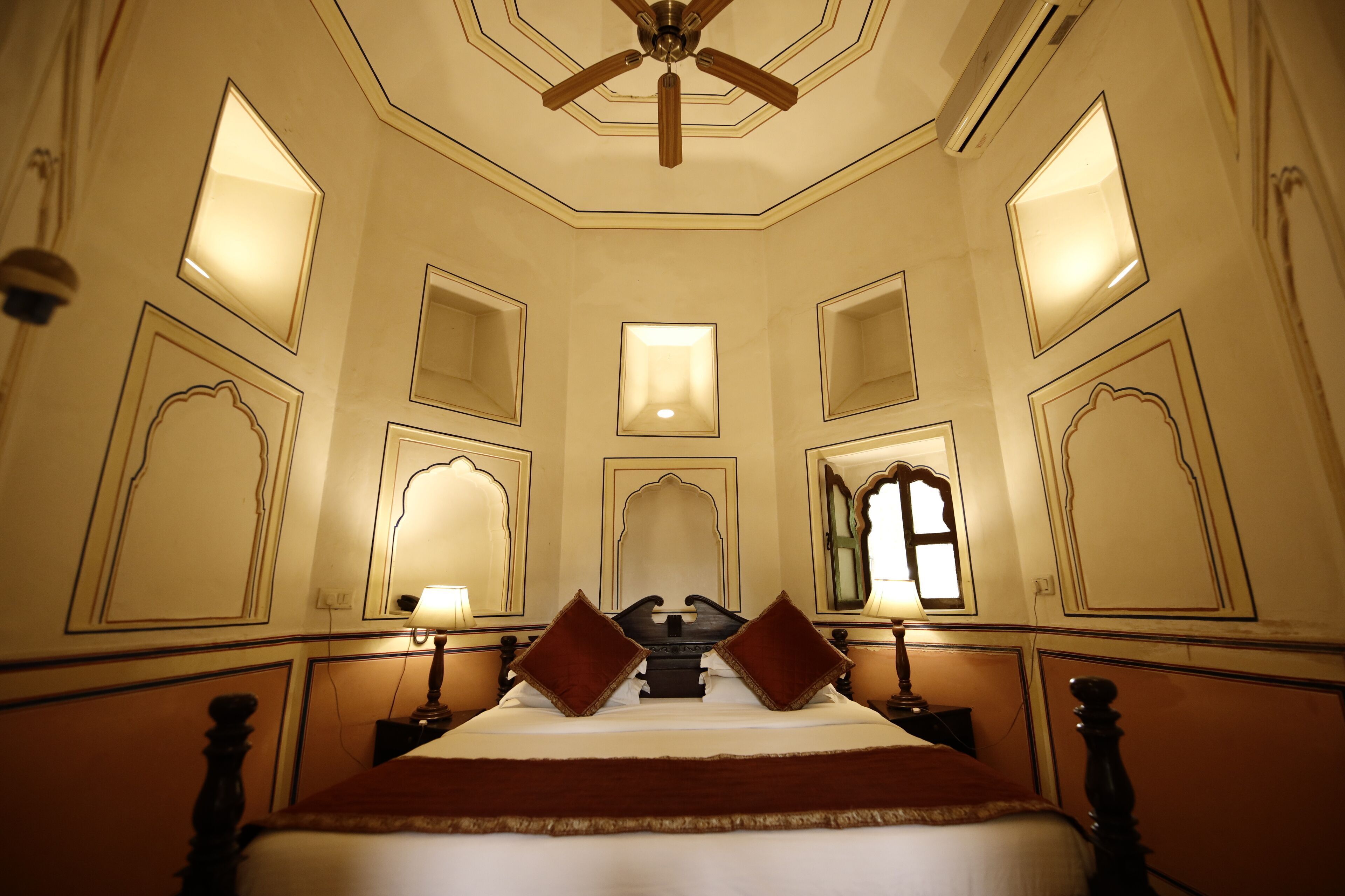 Individually decorated, desk, free WiFi, bed sheets