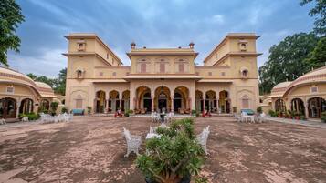 Bagian depan properti