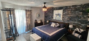 2 slaapkamers, een bureau, een strijkplank/strijkijzer, gratis wifi