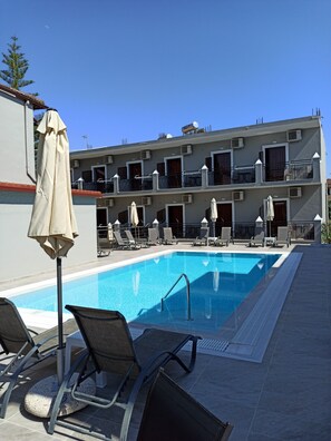 Piscina a l'aire lliure de temporada 