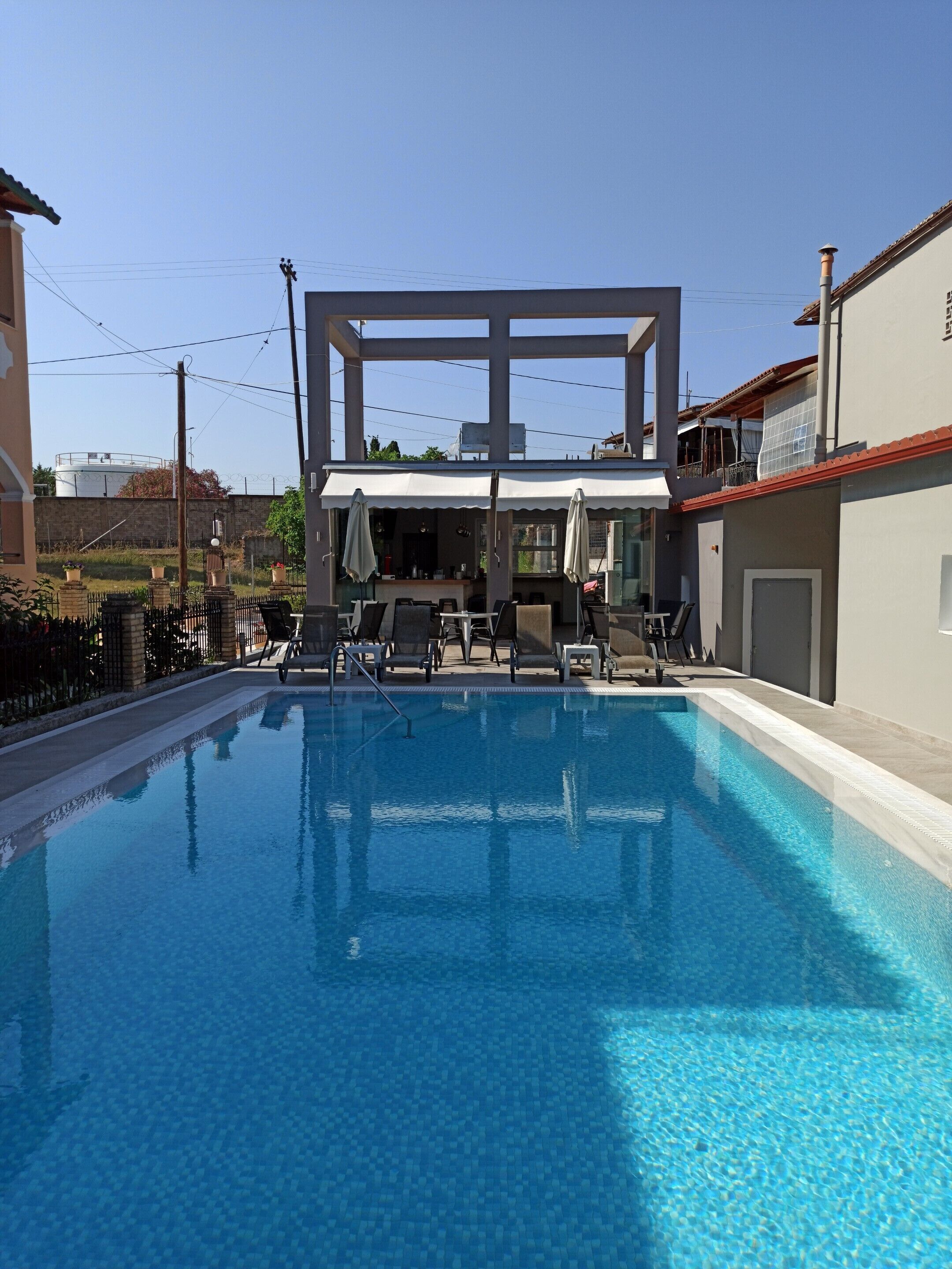 المنشأة من الخارج