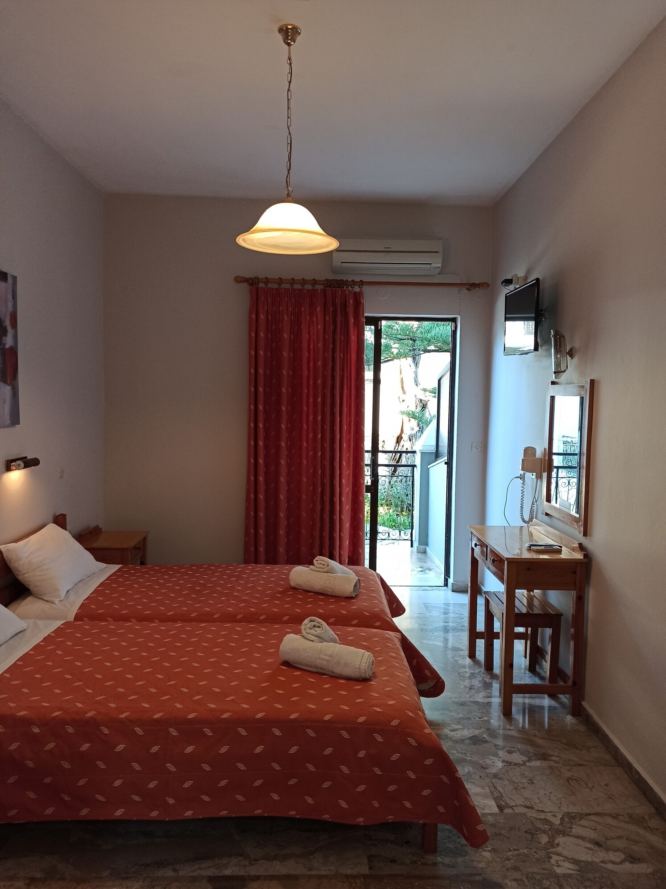 Ilmaiset vauvansängyt, ilmainen Wi-Fi, vuodevaatteet