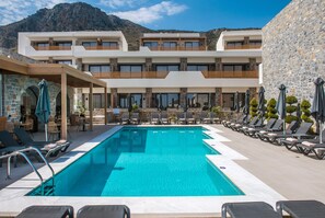 Piscine extérieure (ouverte en saison)