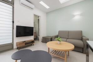 Habitació urbana | Sala d'estar | Televisor de pantalla plana de 43 polzades amb canals digitals 