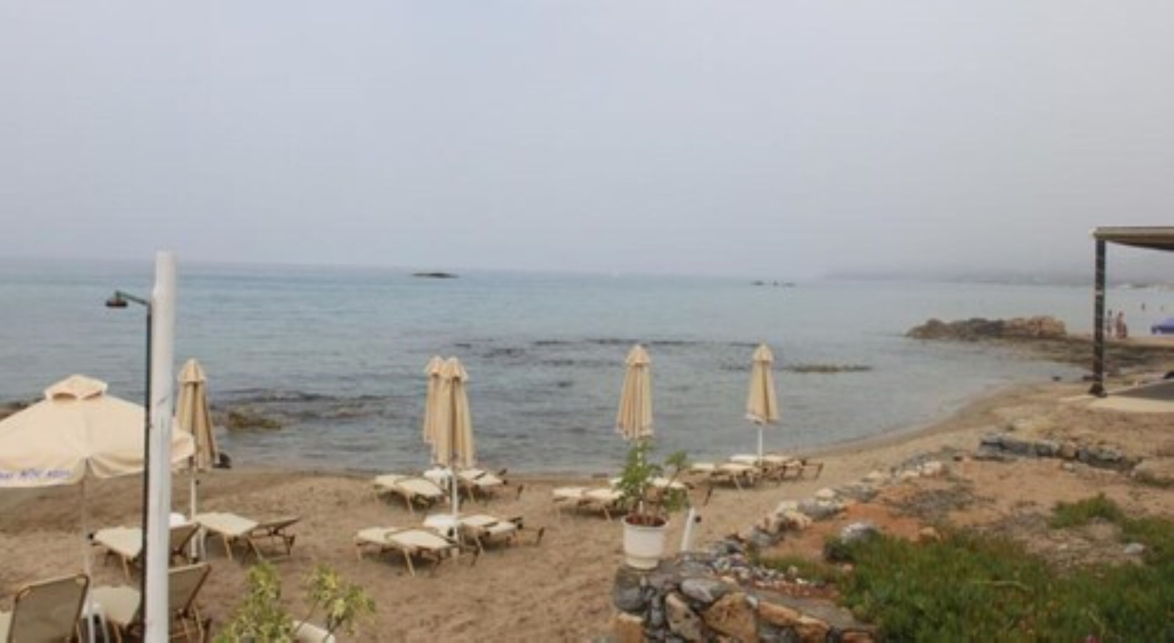 Beach nearby, beach bar