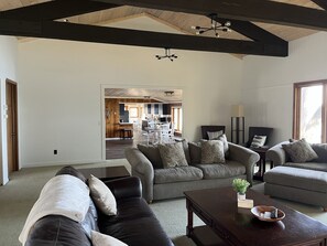 Smart TV, fireplace, DVD player, books