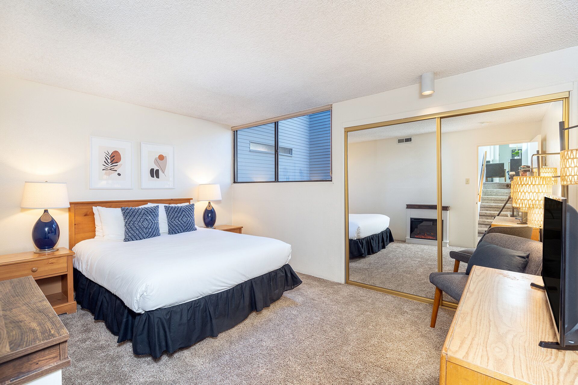 3 bedrooms, desk, iron/ironing board, travel cot