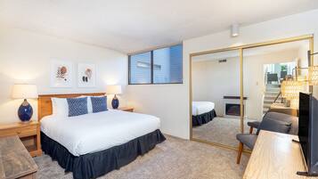 3 bedrooms, desk, iron/ironing board, travel cot