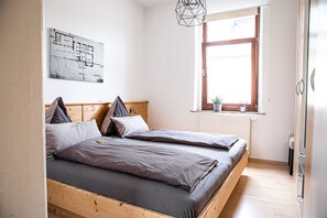 2 bedrooms, iron/ironing board, travel crib, free WiFi - Haus Felix FeWo Spitzhausblick (Radebeul)