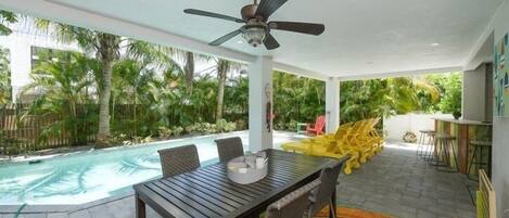 House, 6 Bedrooms | Tempat makan luar