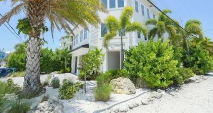 Sunset Surf 2201 Ave C 6 Bedroom Home by RedAwning