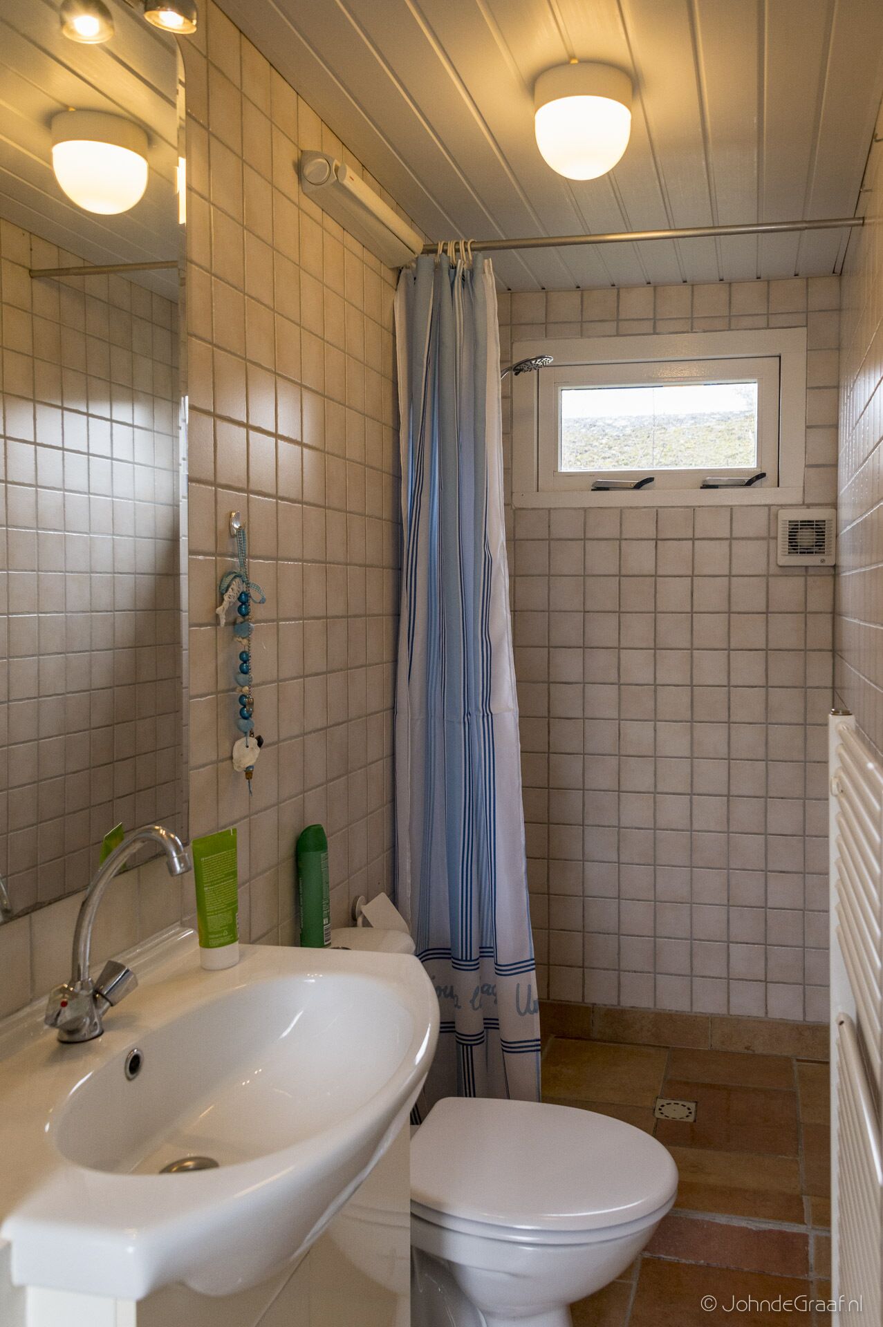 Douche, savon, papier toilette
