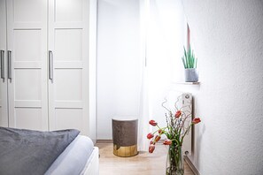 2 bedrooms, iron/ironing board, travel cot, free WiFi