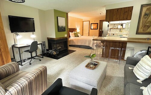 Ridgewood 61 - Snowshoe, Short walk to the Powderidge Lift!