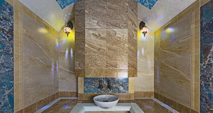 Luxury apartment with a Big Jacuzzi, Sauna and Turkish Hammam
