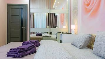 2 bedrooms, desk, iron/ironing board, free WiFi