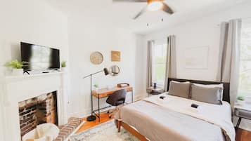 3 bedrooms, desk, iron/ironing board, travel cot