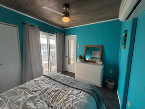 2 bedrooms, desk, iron/ironing board, WiFi
