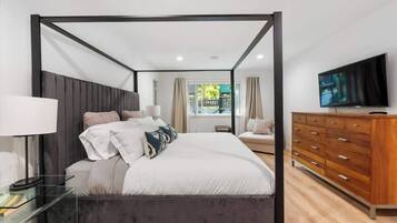 4 bedrooms, desk, iron/ironing board, travel cot