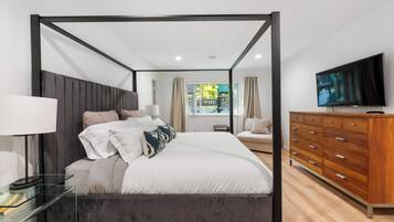 4 bedrooms, desk, iron/ironing board, travel crib