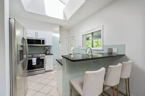 Fridge, microwave, oven, stovetop - Villa Luz: Cozy Family Home with Jacuzzi Year-round & Heated Pool in Summer (Hampon Bays)