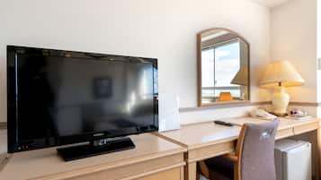 Deluxe Room, Non Smoking | Iron/ironing board, free WiFi, bed sheets