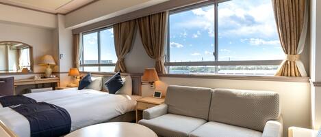 Deluxe Room, Non Smoking | Iron/ironing board, free WiFi, bed sheets