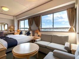 Tabla de planchar con plancha, wifi gratis y ropa de cama 