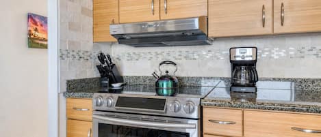 Coffee/tea maker, fridge, microwave, oven