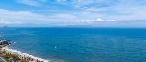 En la playa y toallas de playa