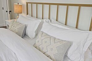 4 bedrooms, desk, iron/ironing board, free WiFi